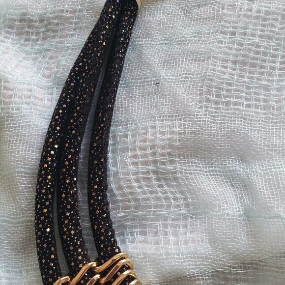 Make a Statement and Sparkle with this Gorgeous Necklace! โจ๐ - Picture 2 of 3